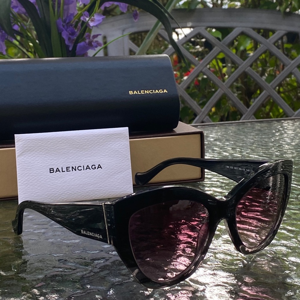 Balenciaga Black Logo Sunglasses - Picture 1 of 16